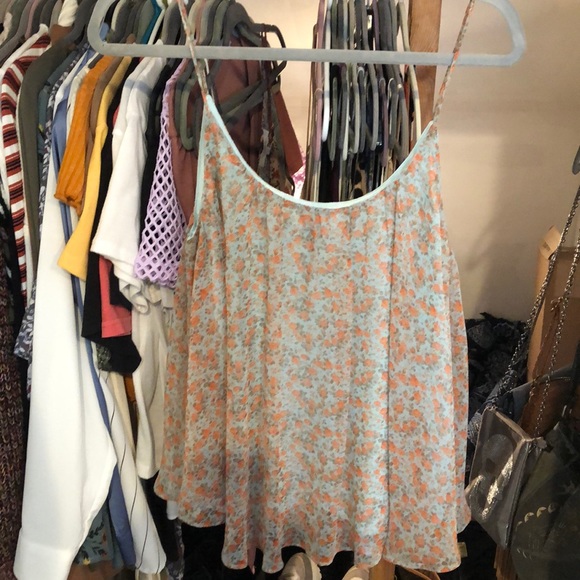 Flowy Tank - Picture 2 of 2